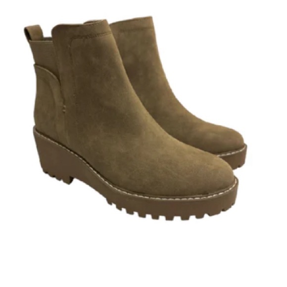 Slip on lug sole booties - Picture 2 of 11